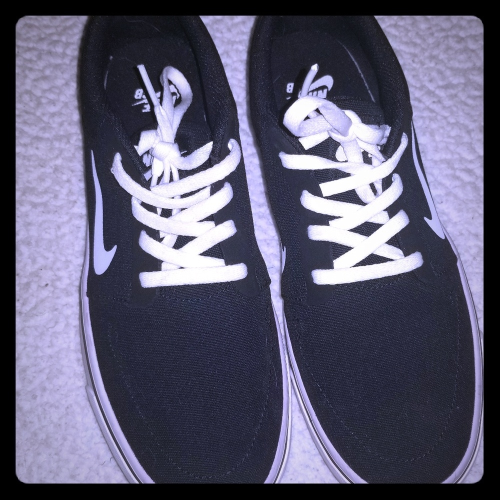 Nike unisex shoes